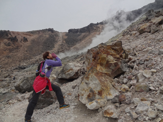 煙を吐くポーズ