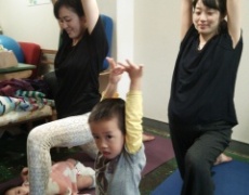 親子でヨガ
