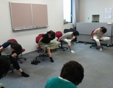 ８月のオフィス☆ランチヨガ